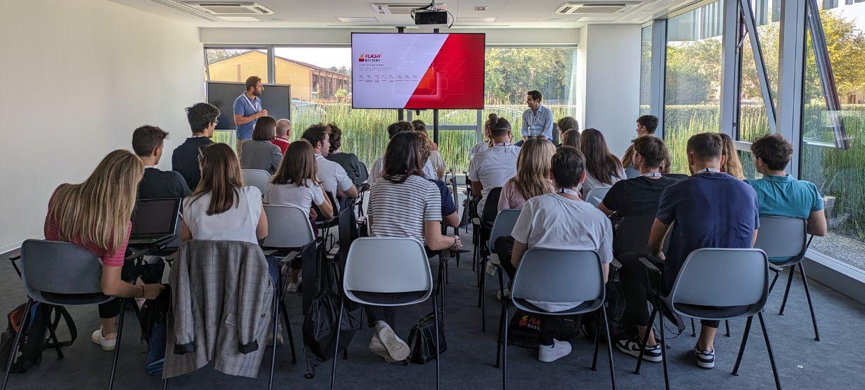 Marco Righi incontra gli studenti del corso di laurea magistrale “Gestione dei progetti e dell’innovazione” di Unimore | Flash Battery