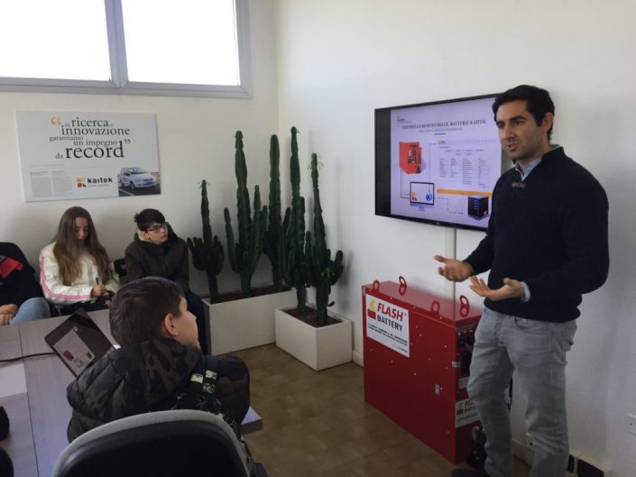 marco righi e studenti durante pmi day