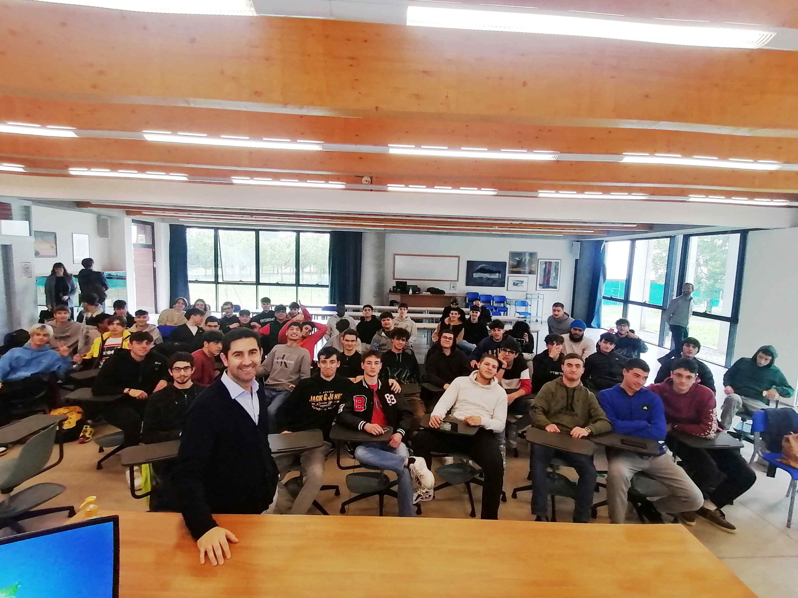evento istituto silvio darzo19 maggio flash battery parla agli studenti di quinta superiore