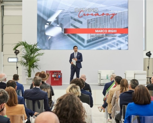 Flash Battery Firmensitz Feierliche Eröffnung rede Marco Righi